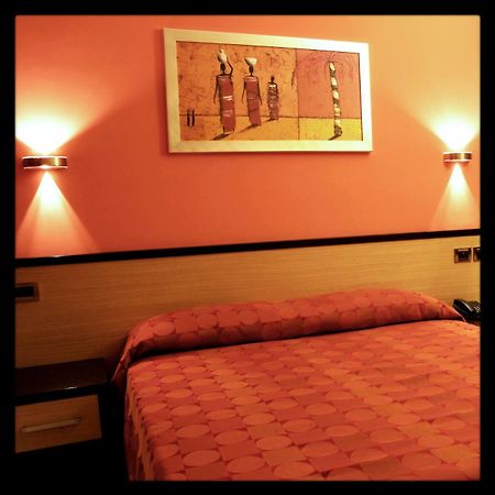 Hotel Cristina Rocca San Giovanni Bagian luar foto