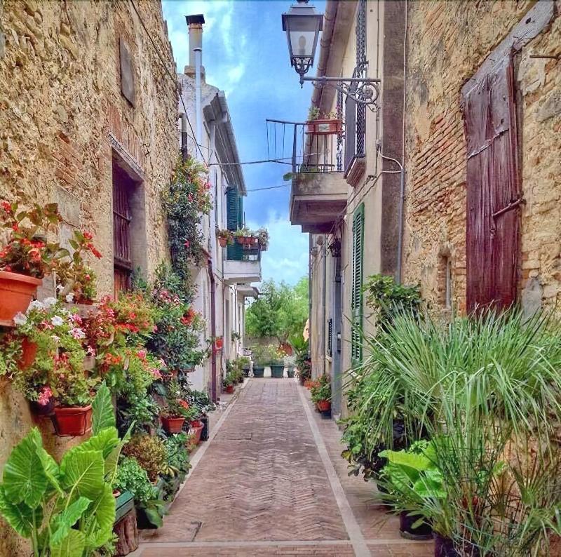 Hotel Cristina Rocca San Giovanni Bagian luar foto