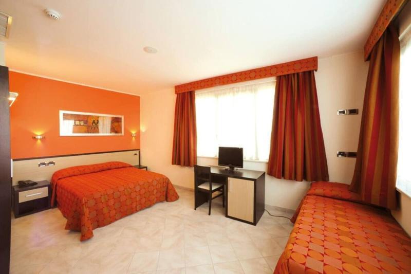 Hotel Cristina Rocca San Giovanni Bagian luar foto