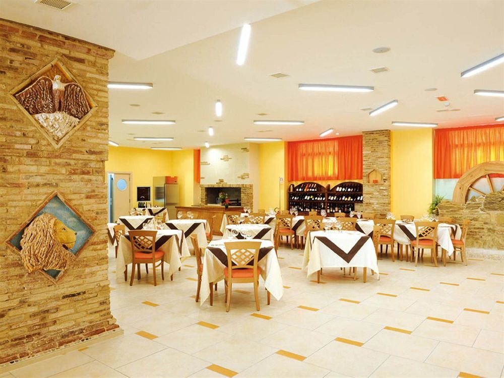 Hotel Cristina Rocca San Giovanni Bagian luar foto