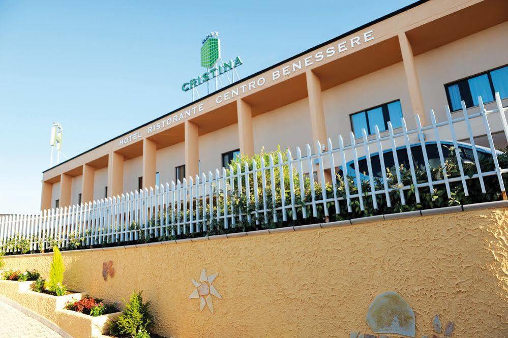 Hotel Cristina Rocca San Giovanni Bagian luar foto