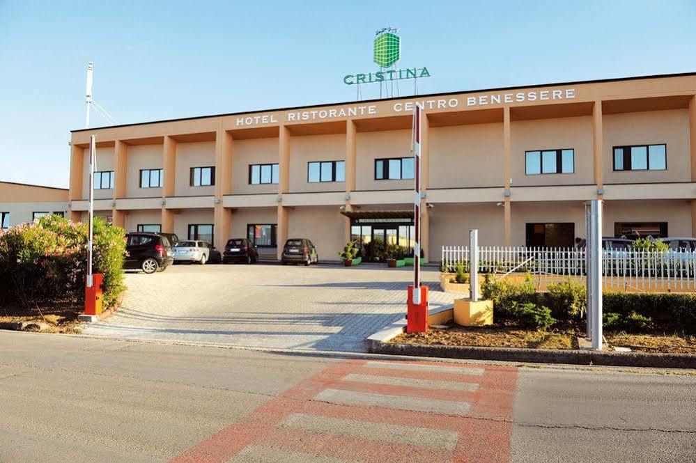 Hotel Cristina Rocca San Giovanni Bagian luar foto