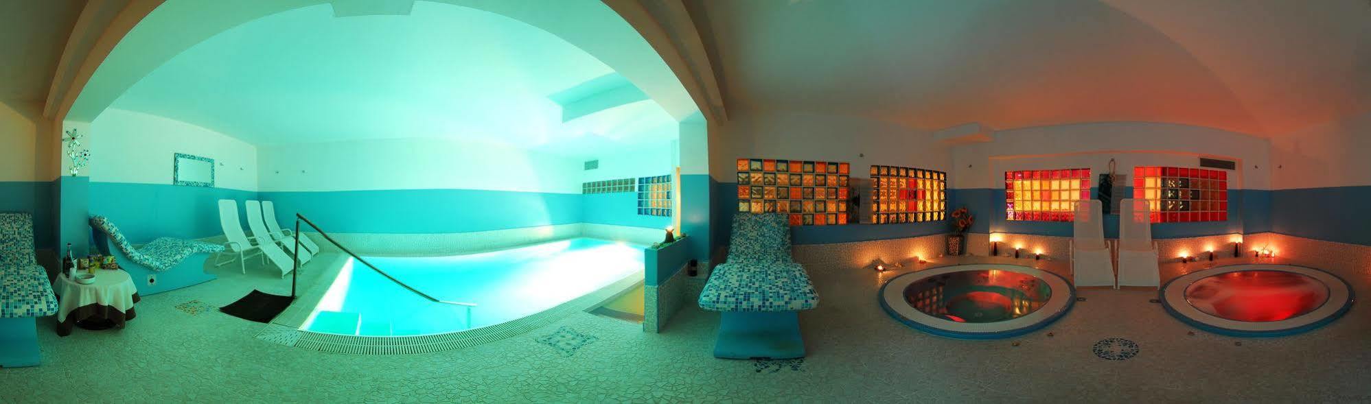 Hotel Cristina Rocca San Giovanni Bagian luar foto